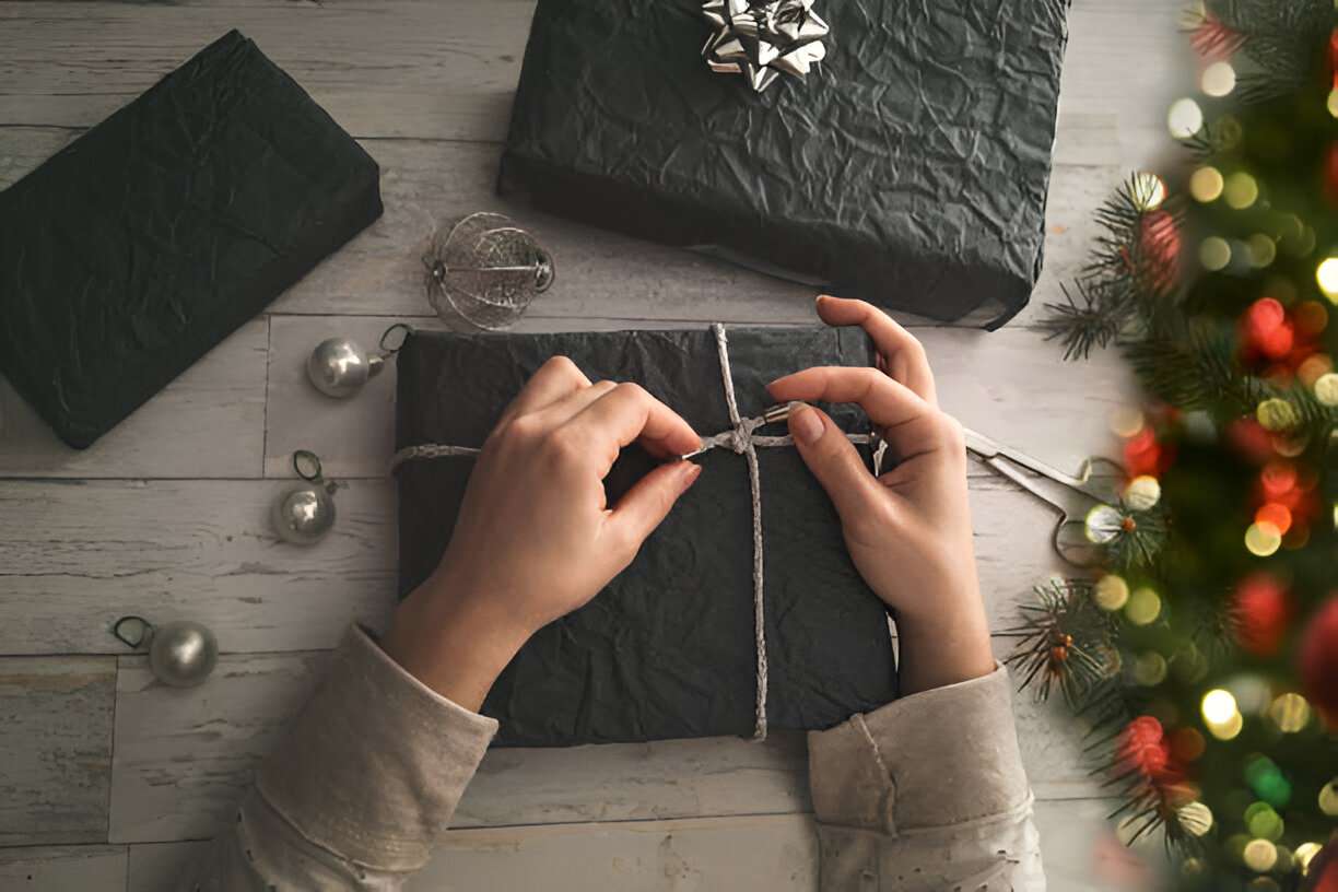 Looking for a gift that blends sophistication with practicality Leather gifts are your perfect solution!